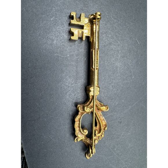 Vintage 1960s Robert Zentall Gold Tone Ornate Key To The City Brooch Pin - Picture 5 of 8